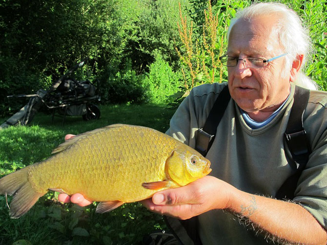 http://www.fishing.kz/forums/data/MetaMirrorCache/www.fgids.com_img_content_news_img_07_14_chris_turnbull_with_crucian_670.jpg